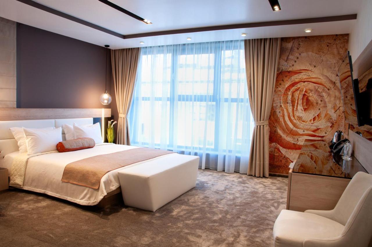 Family Hotel Business Club Sjumen Eksteriør billede