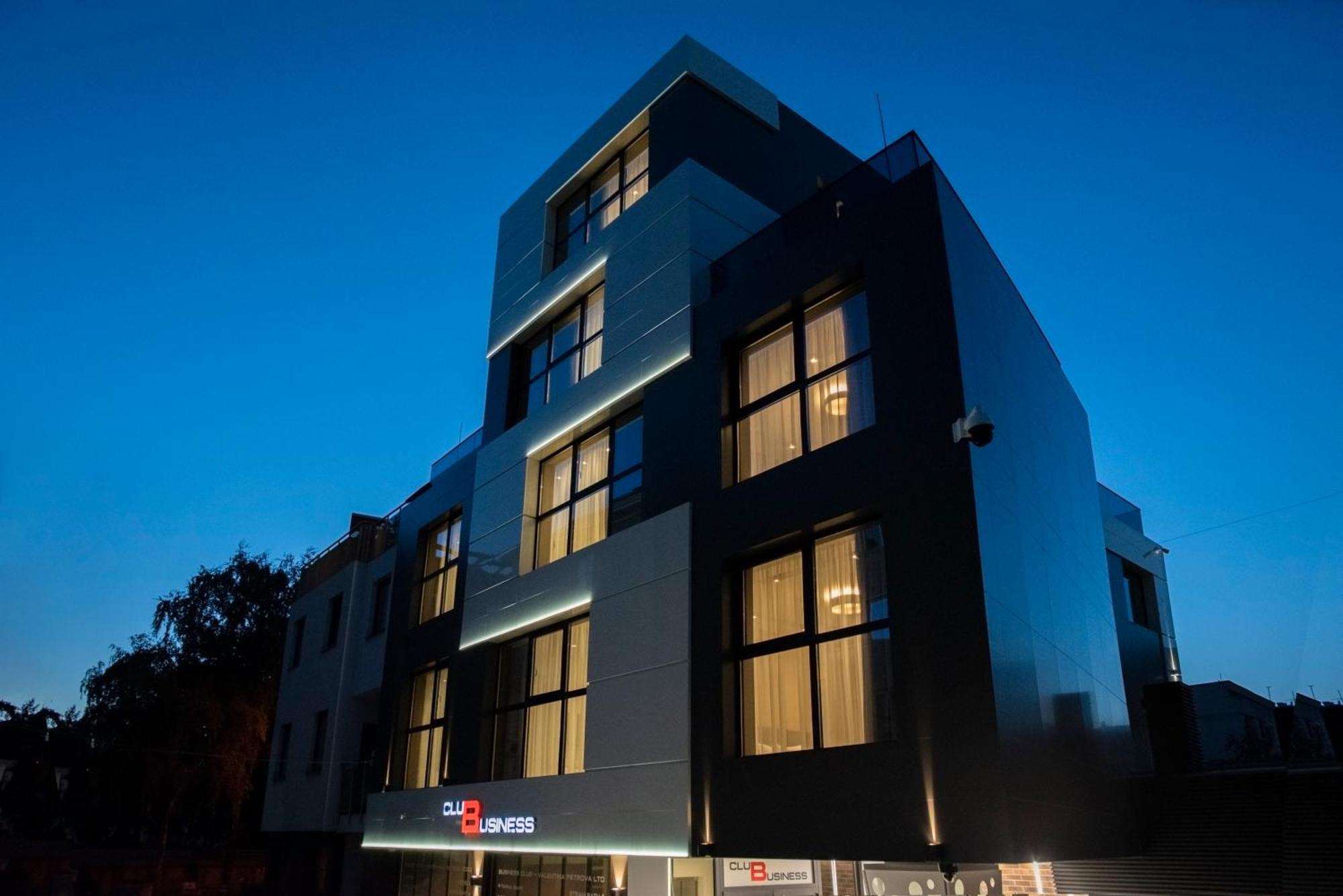 Family Hotel Business Club Sjumen Eksteriør billede