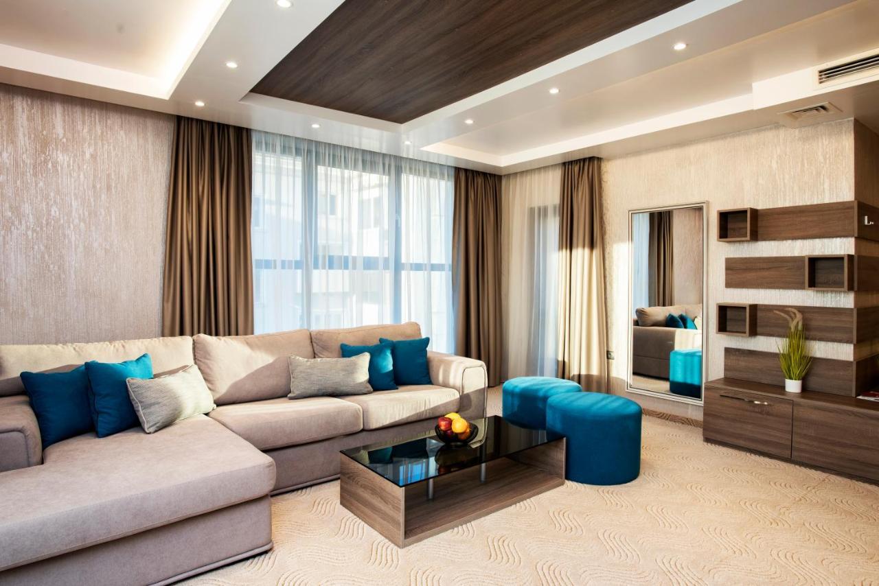 Family Hotel Business Club Sjumen Eksteriør billede