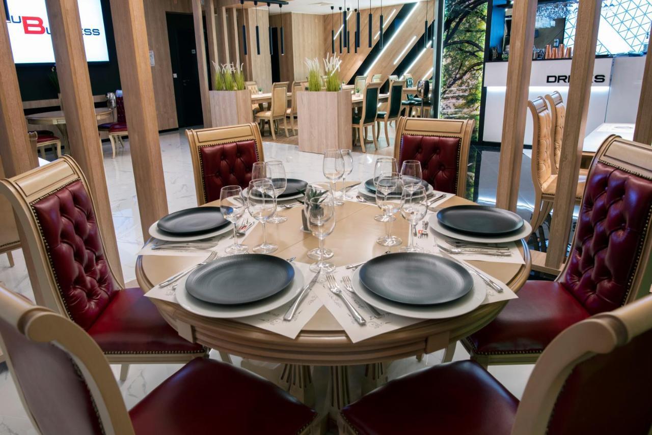 Family Hotel Business Club Sjumen Eksteriør billede