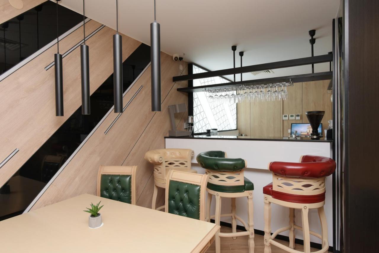 Family Hotel Business Club Sjumen Eksteriør billede