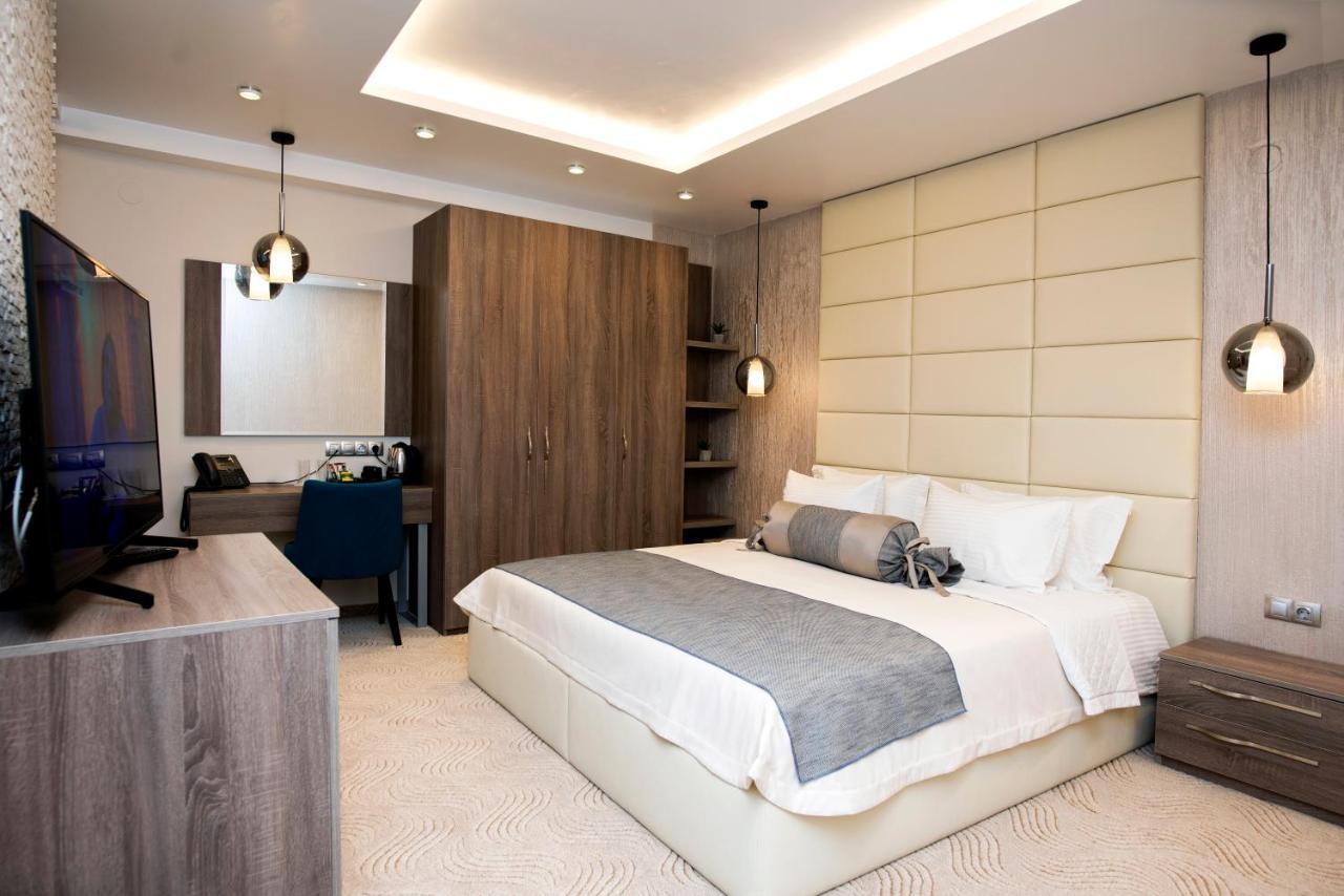 Family Hotel Business Club Sjumen Eksteriør billede